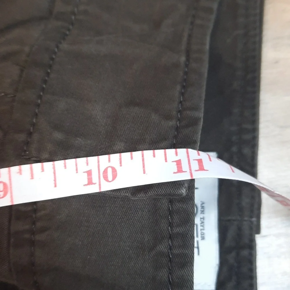 LOFT Ann Style Brown Capri Pants Size 12 with button accented pockets - Picture 6 of 6